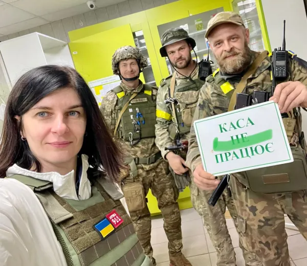 Юлія Клименюк із мережі «Аптека 9−1−1» про фармацевтів, без яких не уявити тил: Робота аптек у прифронтовій зоні — справжній подвиг